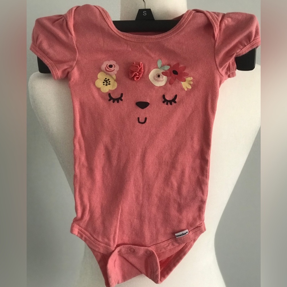 Gerber Girls‘ “Sleepy Face” Onesie with flowers - 12 Months